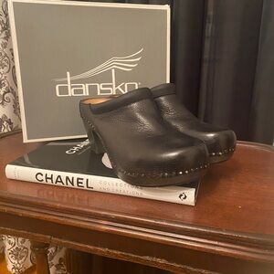 Dansko Sammy Milled Burnished Black Mules
(worn once)